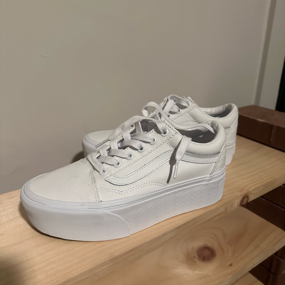🌟 🌟 Vans White Platform Sneaker 🌟 🌟